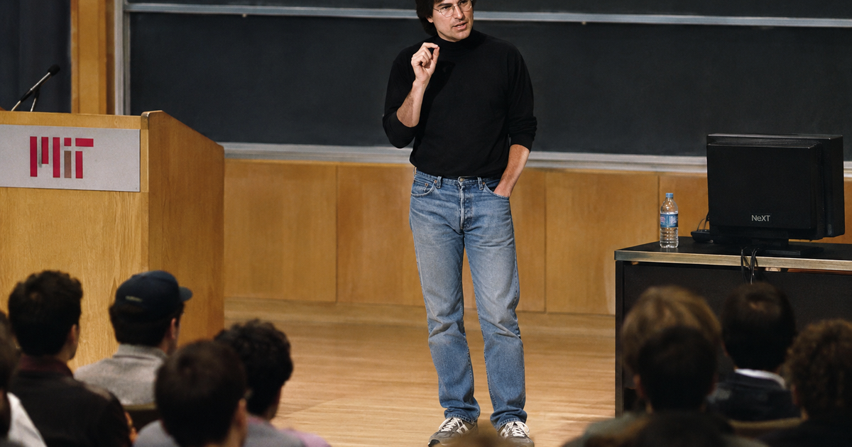 Steve Jobs cuestionó la consultoría ante estudiantes del MIT: recomendar no era suficiente